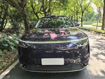 2025 Aito M8 с пробегом 9 000 км