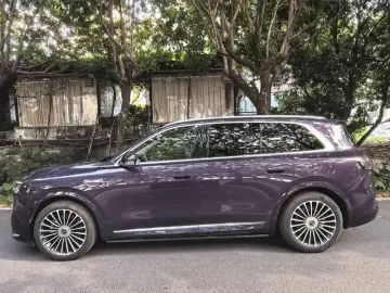 2025 Aito M8 с пробегом 9 000 км