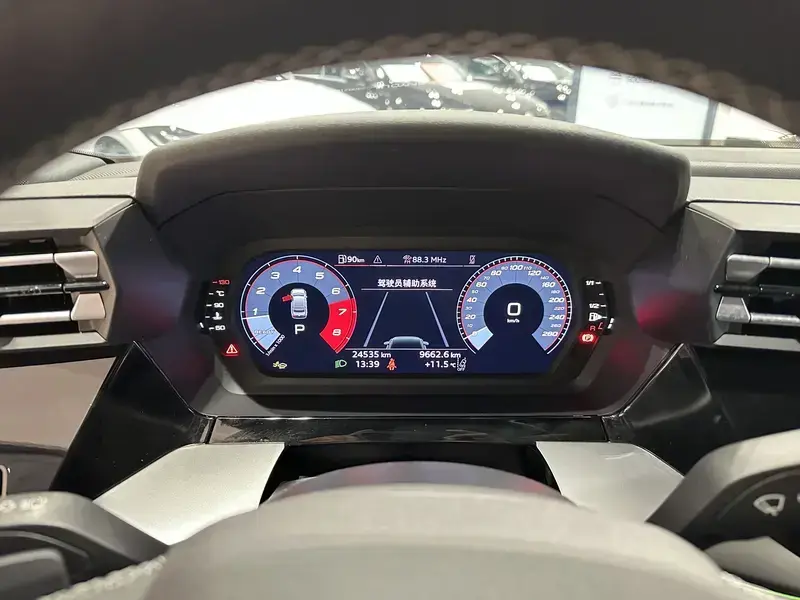 2025 Audi A3 с пробегом 24 000 км