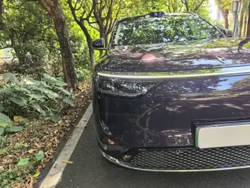 2025 Aito M8 с пробегом 9 000 км
