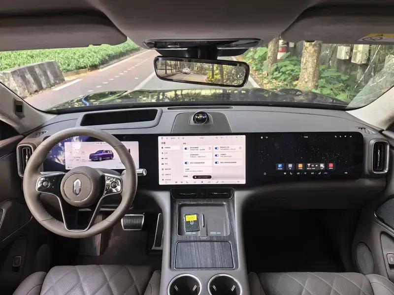 2025 Aito M8 с пробегом 9 000 км