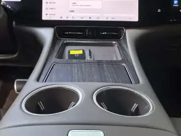 2025 Aito M8 с пробегом 9 000 км