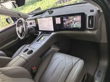2025 Aito M8 с пробегом 9 000 км