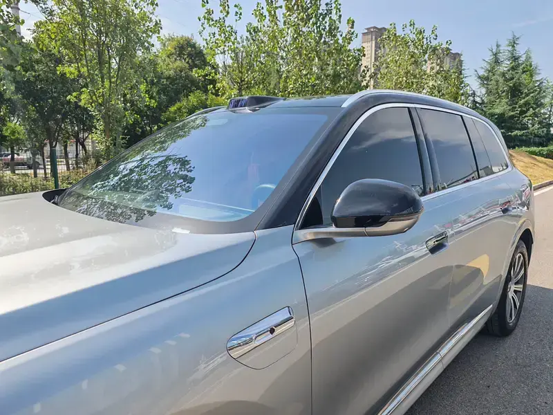 2025 Aito M8 с пробегом 12 000 км