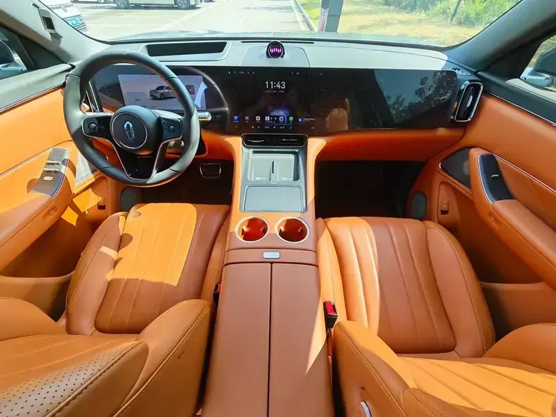 2025 Aito M8 с пробегом 12 000 км
