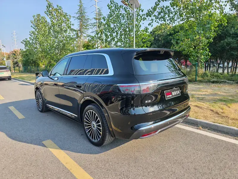 2025 Aito M8 с пробегом 28 000 км