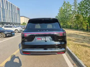 2025 Aito M8 с пробегом 28 000 км