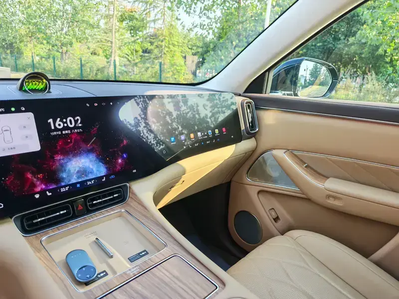 2025 Aito M8 с пробегом 28 000 км