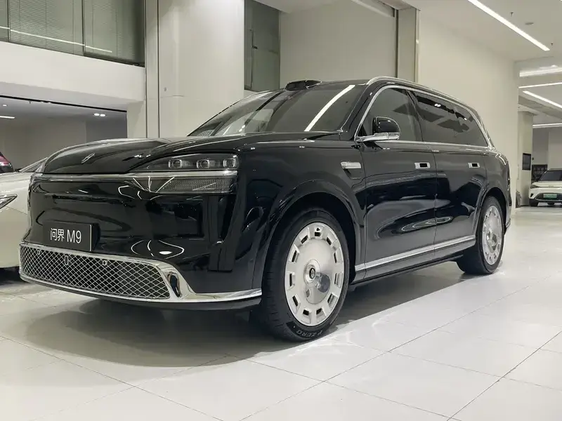 2026 Aito M9 с пробегом 100 км