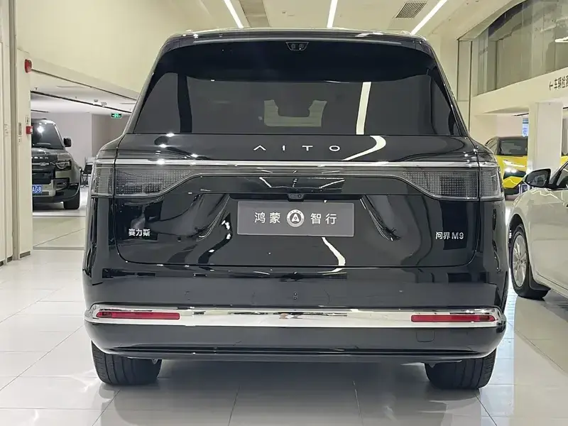 2026 Aito M9 с пробегом 100 км