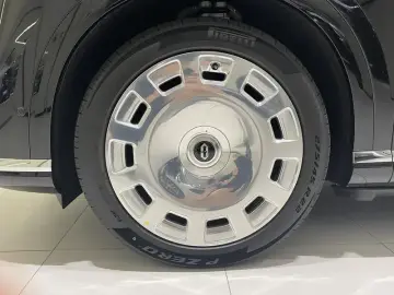 2026 Aito M9 с пробегом 100 км