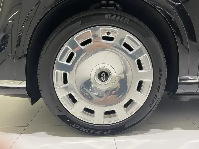 2026 Aito M9 с пробегом 100 км