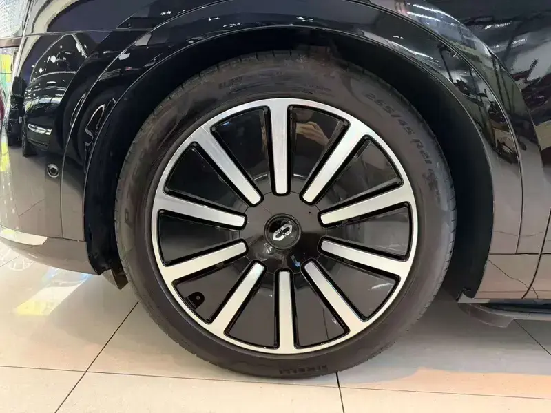 2025 Aito M9 с пробегом 21 000 км