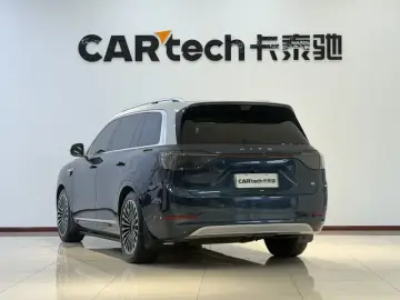 2025 Aito M9 с пробегом 28 000 км