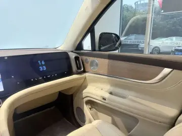 2025 Aito M9 с пробегом 28 000 км