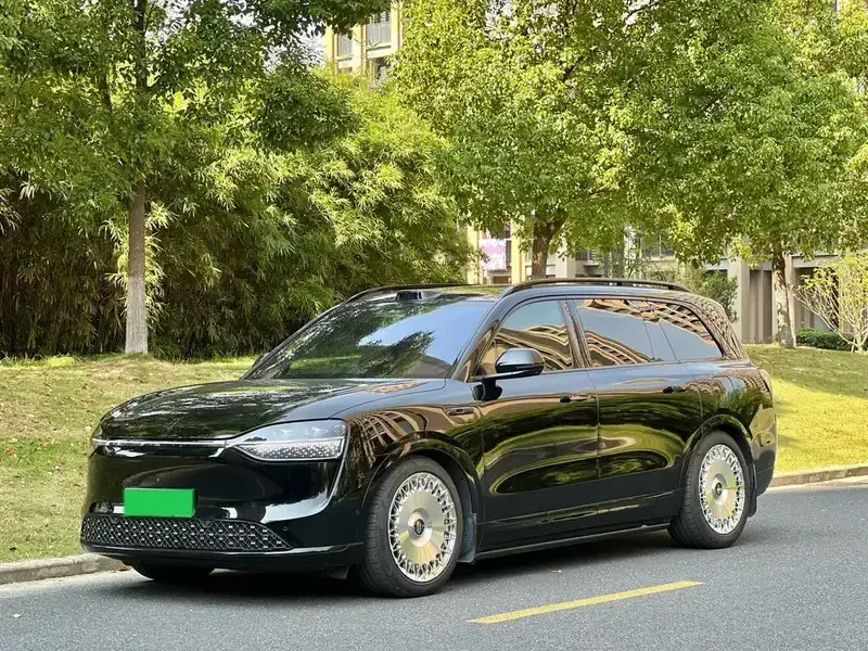 2024 Aito M9 с пробегом 27 000 км