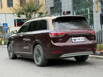 2025 Aito M9 с пробегом 38 000 км