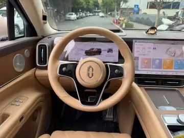 2025 Aito M9 с пробегом 38 000 км