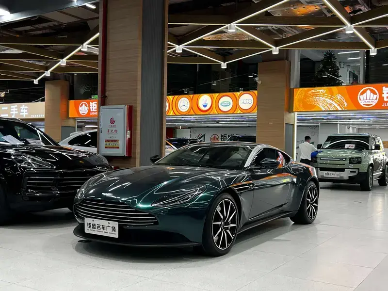 2020 Aston Martin DB11 с пробегом 34 000 км