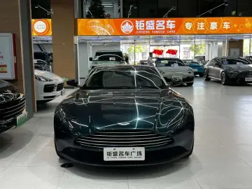 2020 Aston Martin DB11 с пробегом 34 000 км