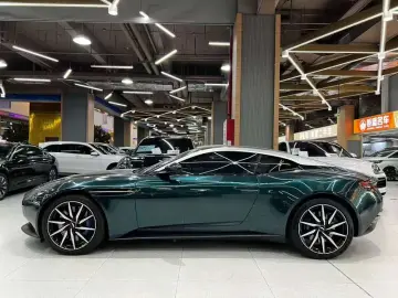 2020 Aston Martin DB11 с пробегом 34 000 км