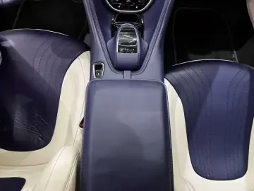 2020 Aston Martin DB11 с пробегом 34 000 км