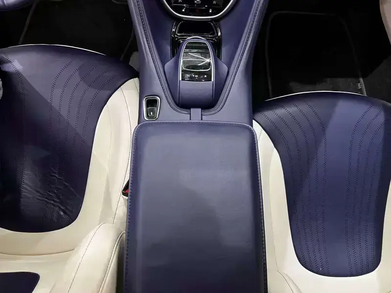 2020 Aston Martin DB11 с пробегом 34 000 км