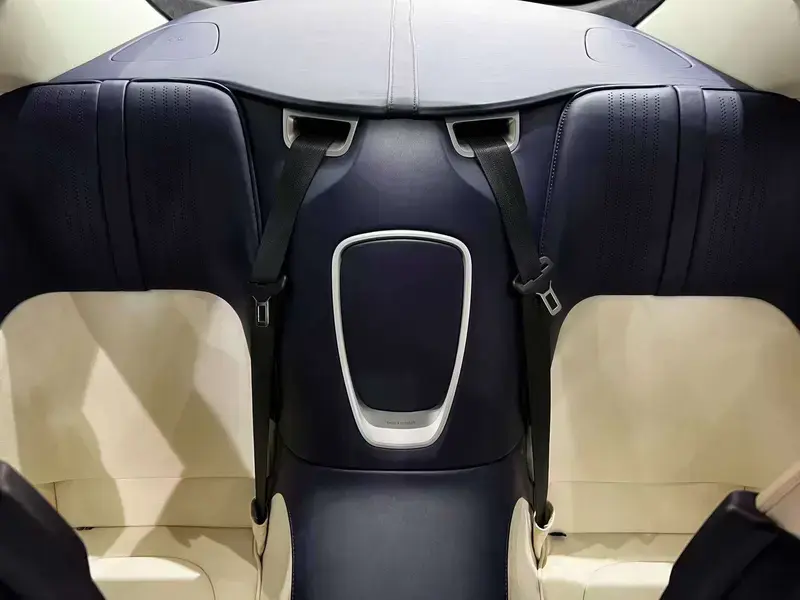 2020 Aston Martin DB11 с пробегом 34 000 км