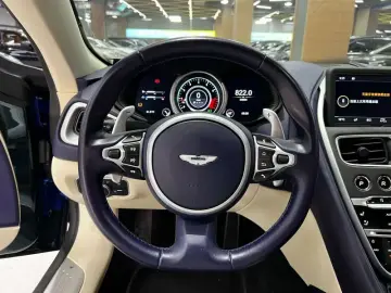 2020 Aston Martin DB11 с пробегом 34 000 км