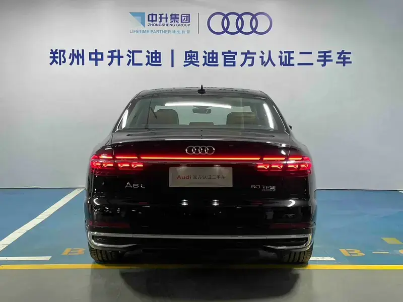 2025 Audi A8 с пробегом 2 000 км
