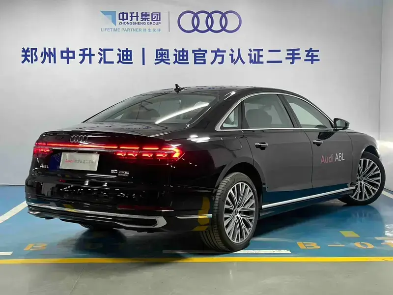 2025 Audi A8 с пробегом 2 000 км