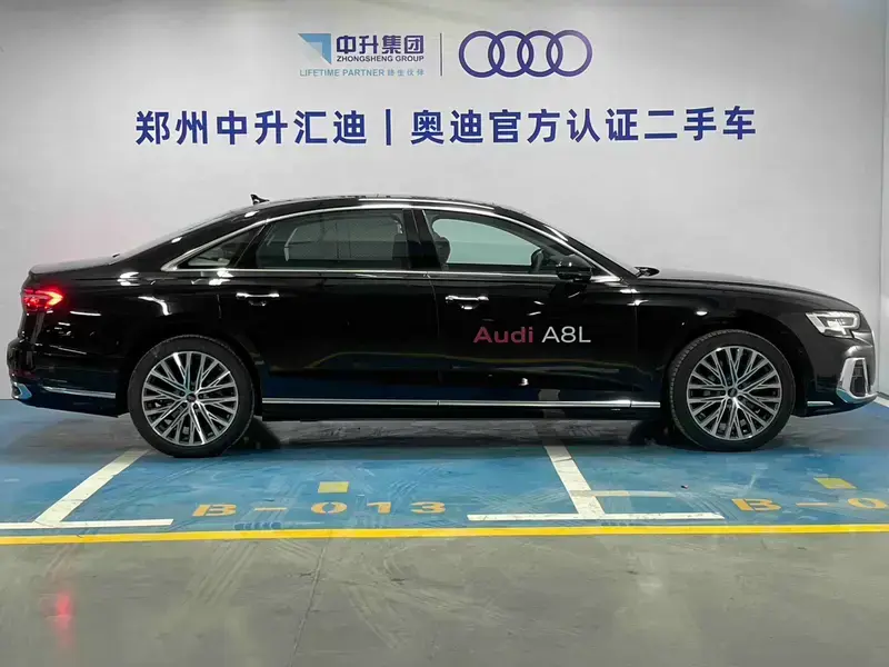 2025 Audi A8 с пробегом 2 000 км