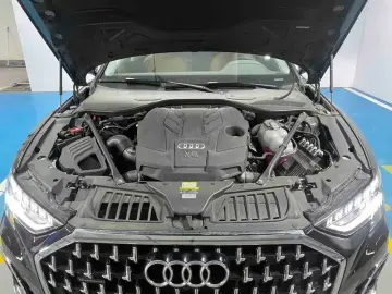 2025 Audi A8 с пробегом 2 000 км