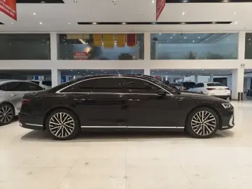 2024 Audi A8 с пробегом 19 000 км