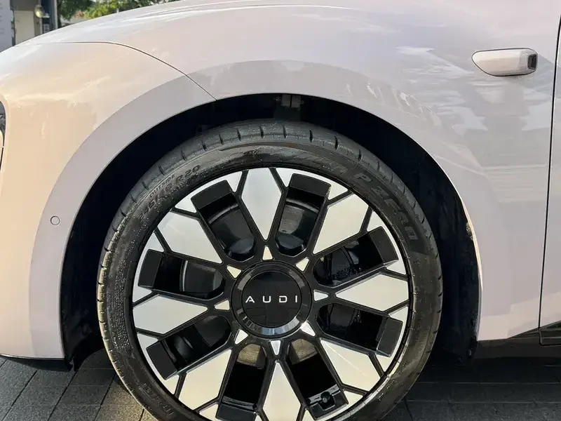 2026 Audi E5 с пробегом 19 000 км