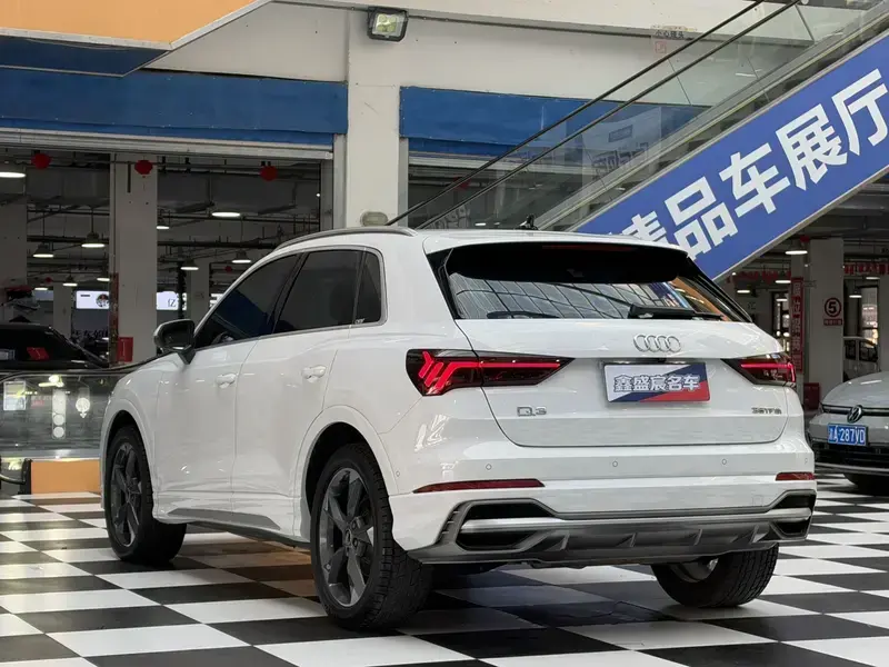 2022 Audi Q3 с пробегом 96 000 км