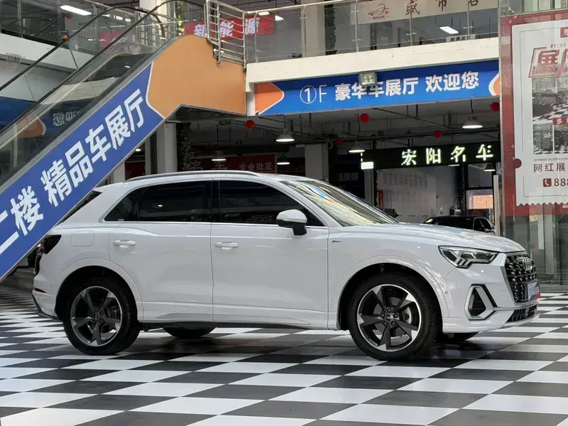 2022 Audi Q3 с пробегом 96 000 км