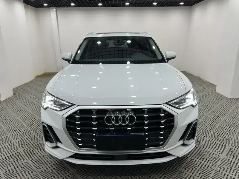 2022 Audi Q3 с пробегом 43 700 км