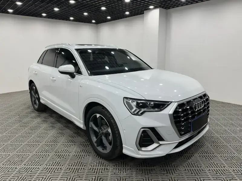 2022 Audi Q3 с пробегом 43 700 км
