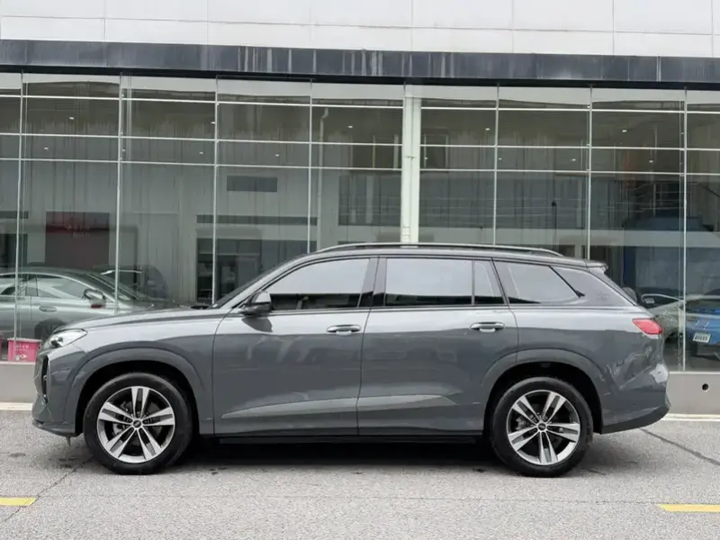 2023 Audi Q6 с пробегом 14 000 км