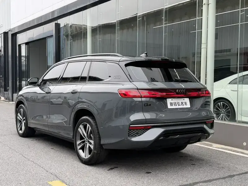 2023 Audi Q6 с пробегом 14 000 км