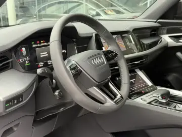 2023 Audi Q6 с пробегом 14 000 км