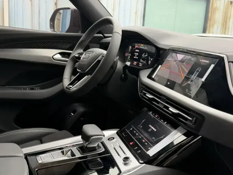 2023 Audi Q6 с пробегом 14 000 км