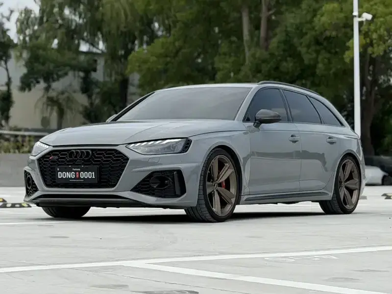 2022 Audi RS 4 с пробегом 35 000 км