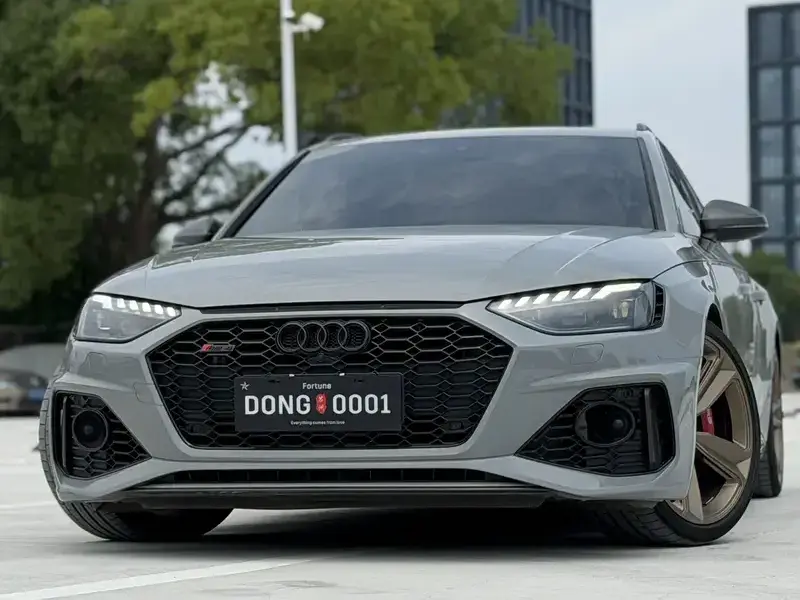 2022 Audi RS 4 с пробегом 35 000 км