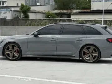 2022 Audi RS 4 с пробегом 35 000 км