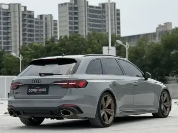 2022 Audi RS 4 с пробегом 35 000 км