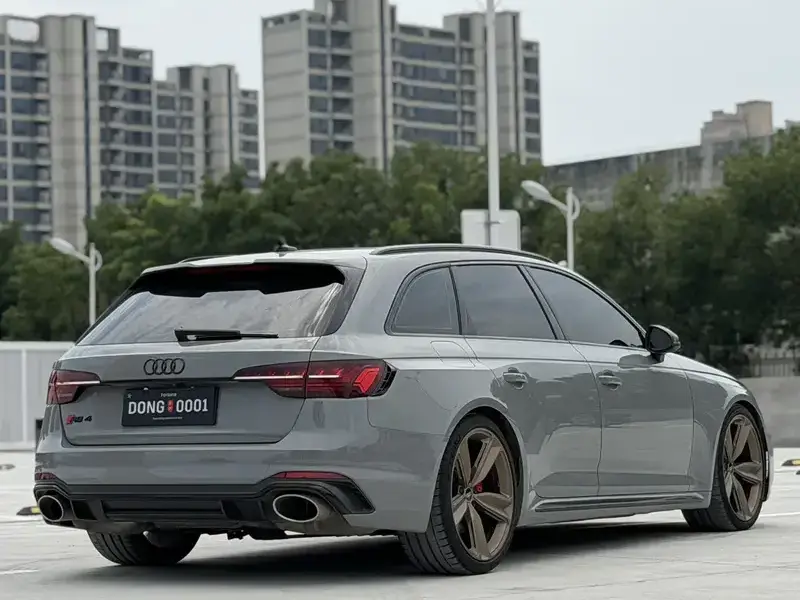 2022 Audi RS 4 с пробегом 35 000 км