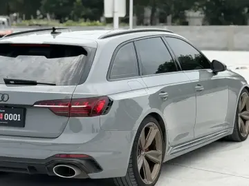 2022 Audi RS 4 с пробегом 35 000 км
