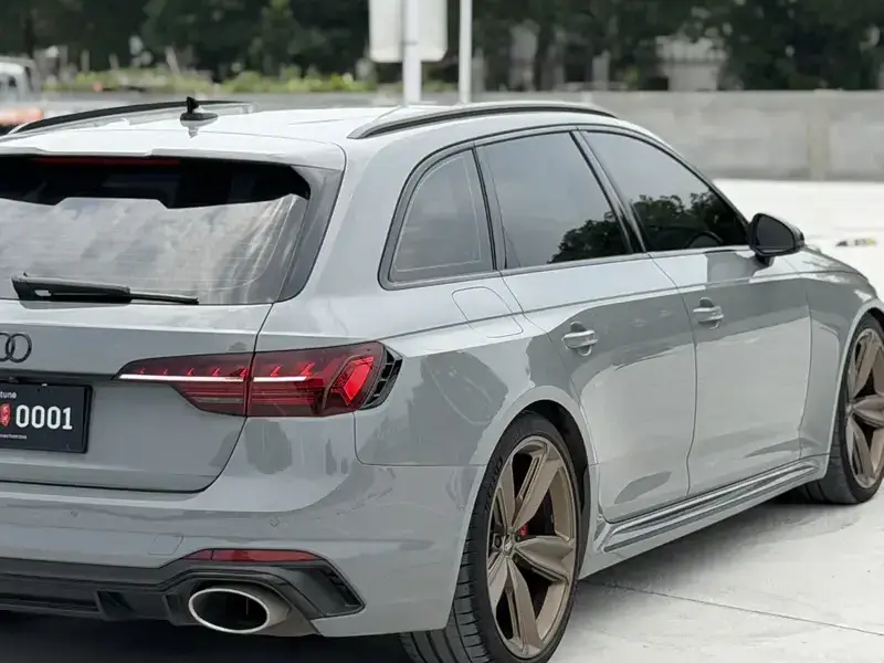 2022 Audi RS 4 с пробегом 35 000 км